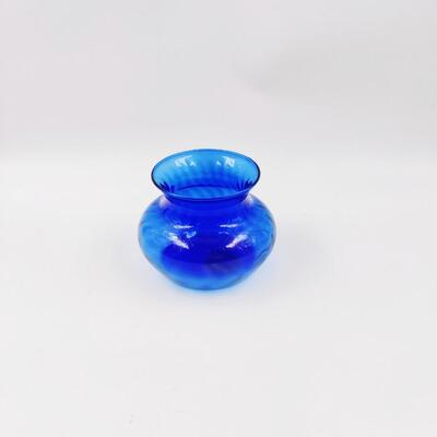 VINTAGE INDIANA GLASS "ILLUSIONS" COBALT VASE
