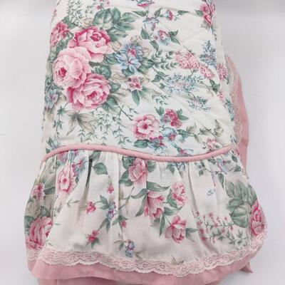 FULL SIZE PINK FLORAL BED COVER WITH VALENCES