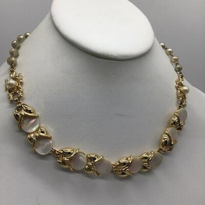 Gold tone Fashion Necklace With Shell Accent Vintage