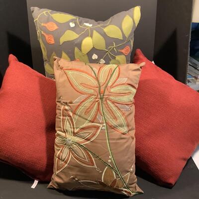 Lot 3086. Lot of  Decorative Throw Pillows