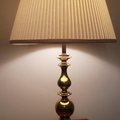 2 brass table lamps