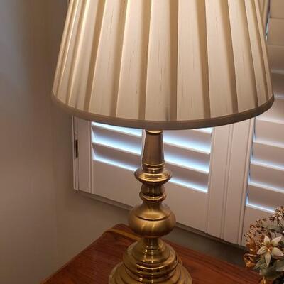 2 brass table lamps