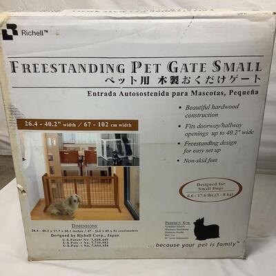 3108 Richell Freestanding Pet Gate Small