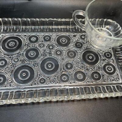 Vintage Anchor Hocking -  2 Serving Trays and 4 Cups