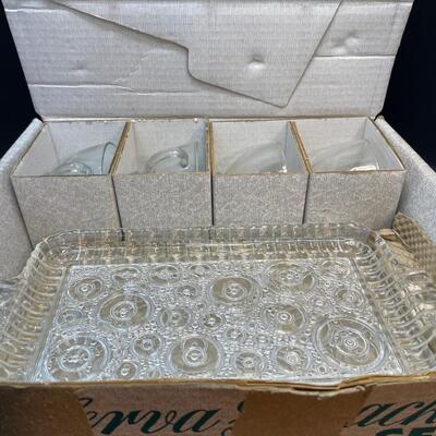 Vintage Anchor Hocking -  2 Serving Trays and 4 Cups