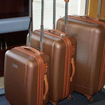 DEJUNO SPINNER L HARD SIDED LUGGAGE SET OF THREE/COPPER COLOR