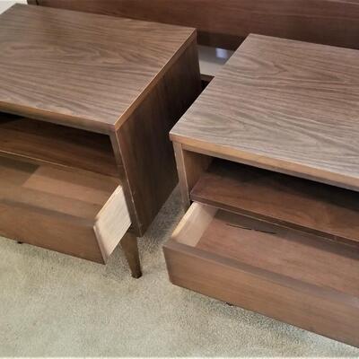 Lot #120  MidCentury Modern Headboard/Footboard with 2 Nightstands