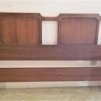 Lot #120  MidCentury Modern Headboard/Footboard with 2 Nightstands