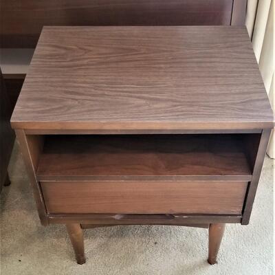 Lot #120  MidCentury Modern Headboard/Footboard with 2 Nightstands