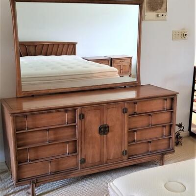 Lot #146 Fantastic MidCentury Modern Dresser with Mirror - Thomasville