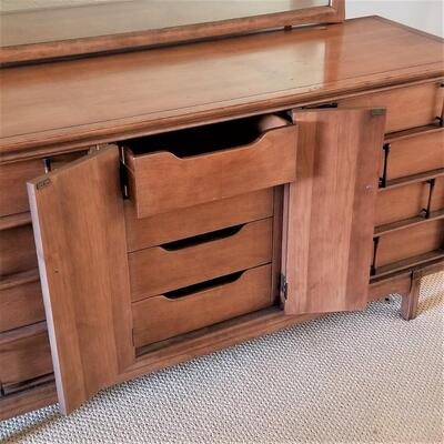 Lot #146 Fantastic MidCentury Modern Dresser with Mirror - Thomasville