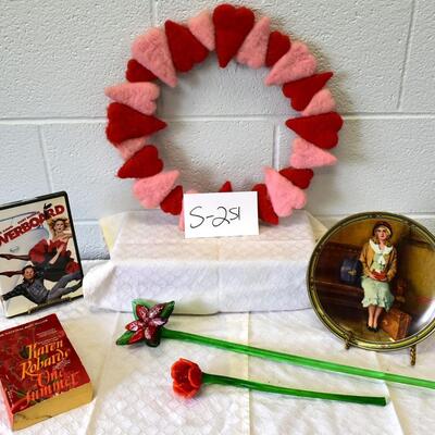 Wreath Decor and Book Lot