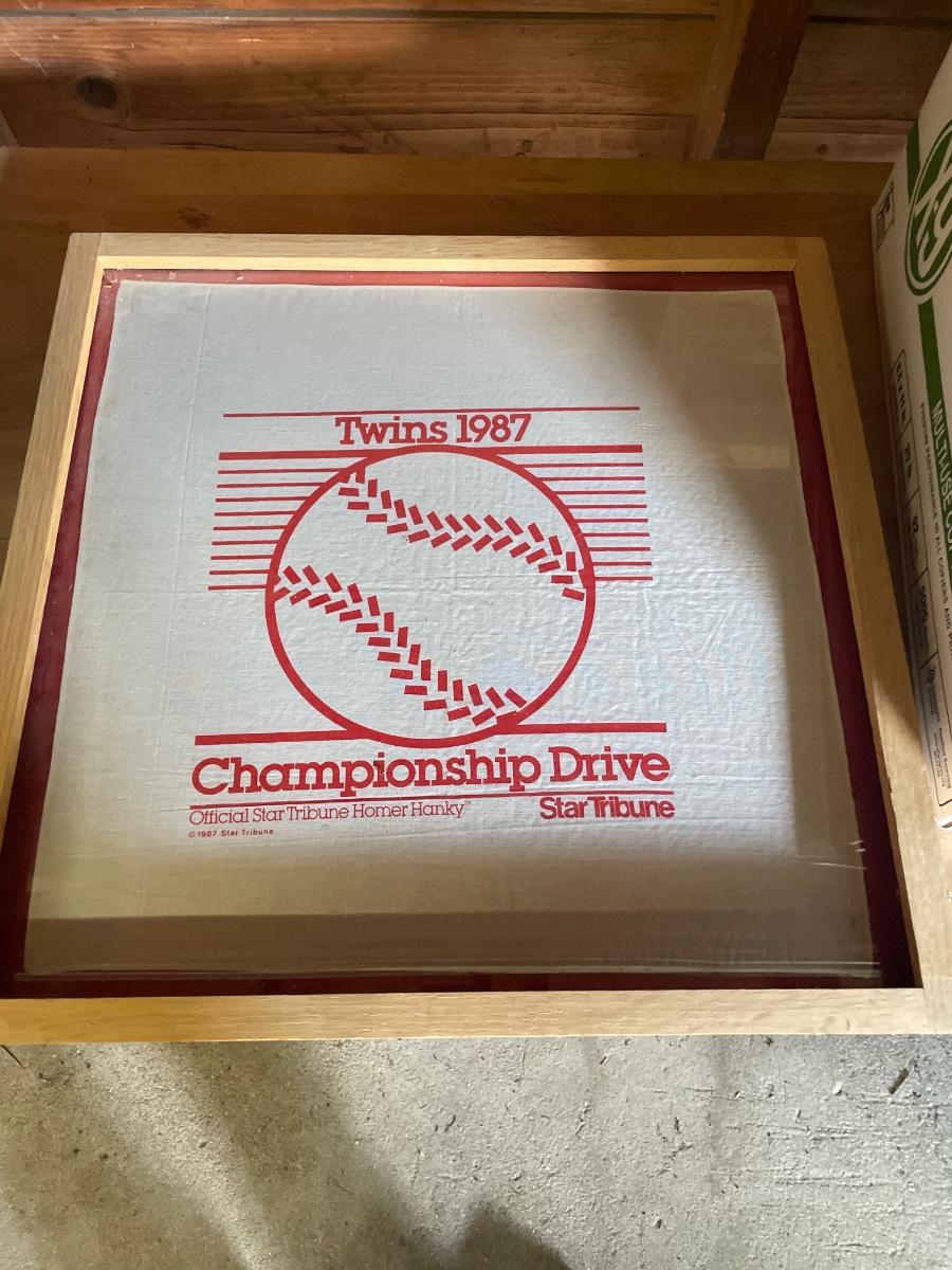 Minnesota Twins 1987 homer Hanky in frame