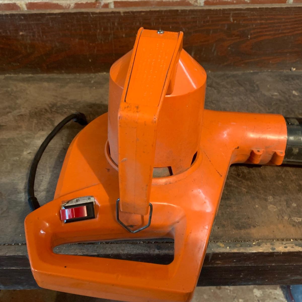 Electric Power Blower and Weed Eater w/ Two Extension Cords (GHS