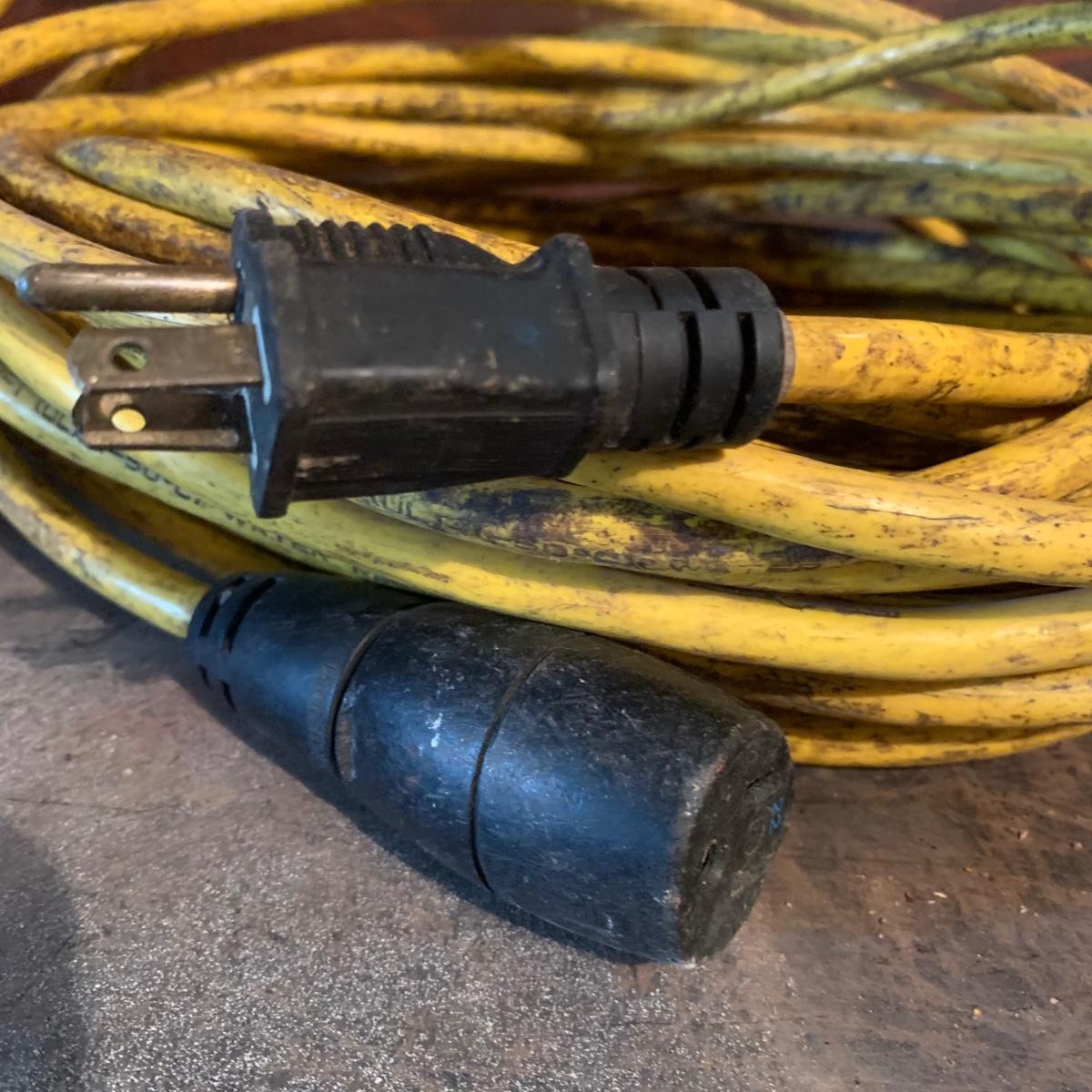 Electric Power Blower and Weed Eater w/ Two Extension Cords (GHS