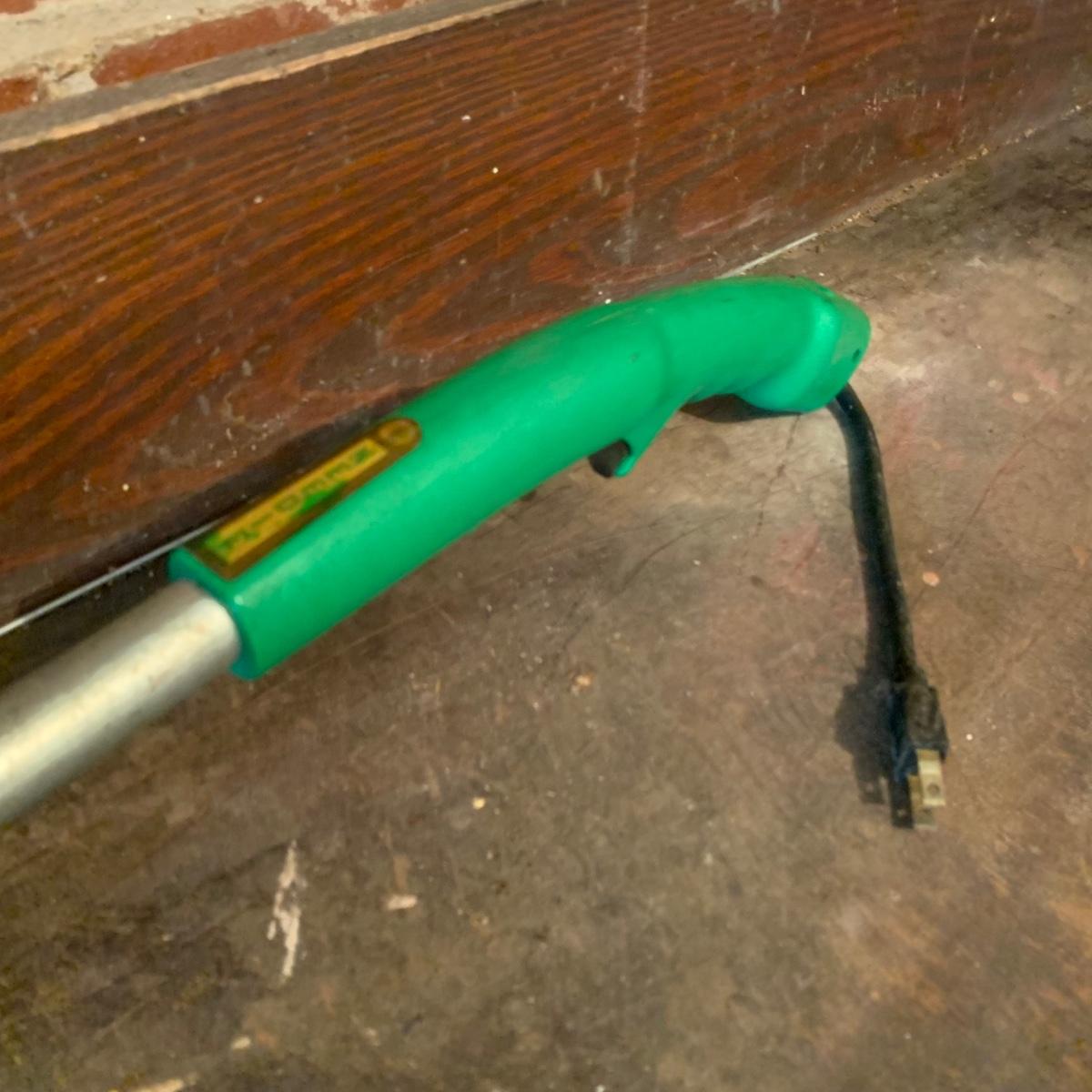 Electric Power Blower and Weed Eater w/ Two Extension Cords (GHS