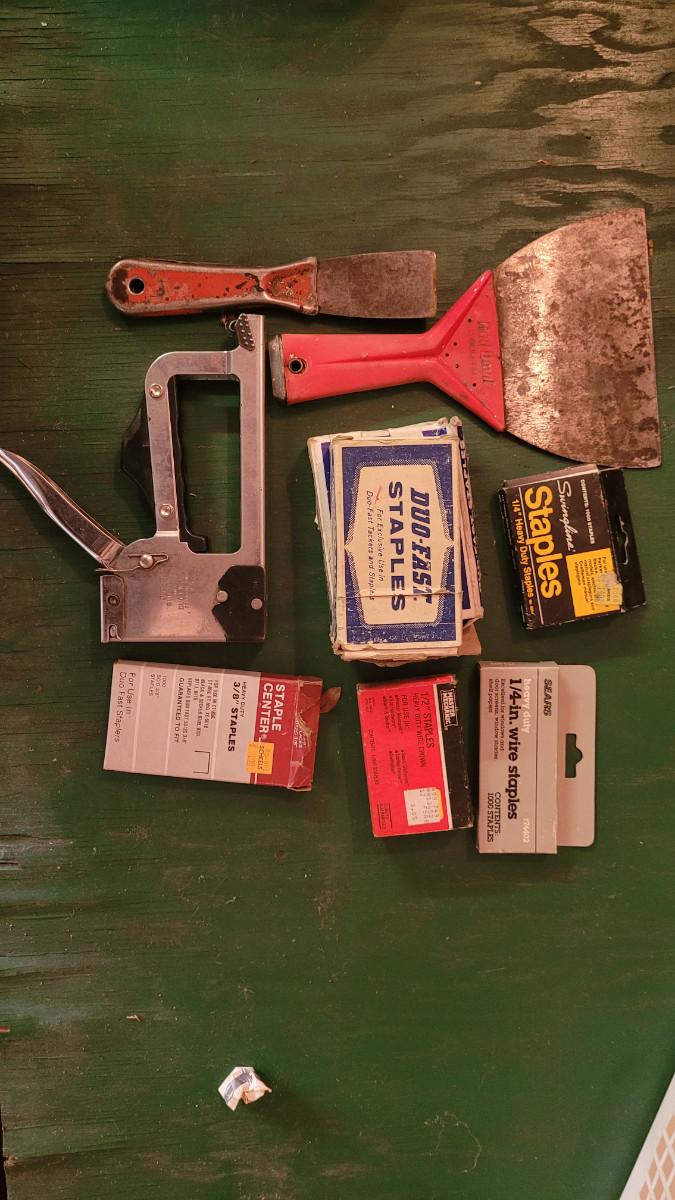 Staple gun with staple