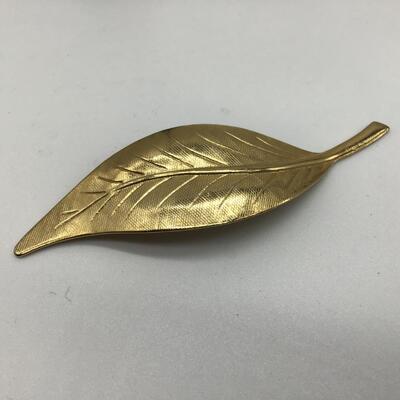 Gold Tone Leaf 🍂 Brooch