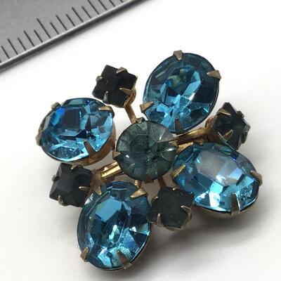 Gorgeous Vintage Icy Blue Gold Tone Brooch