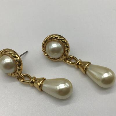 Vintage Carolee Pearl Type Earrings