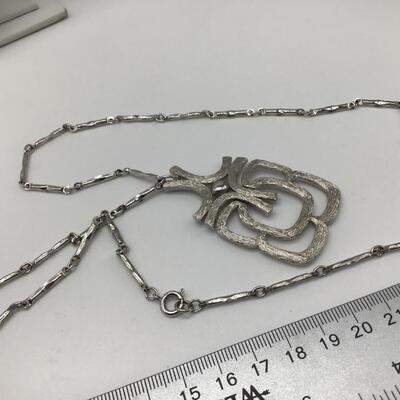 Vintage Avon Silver Tone Necklace with Pendant