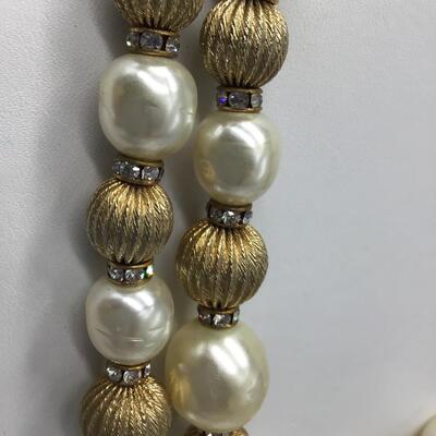 Vendome.   Vintage 2Strand Necklace Faux And Gold Diamond Accents 🥰