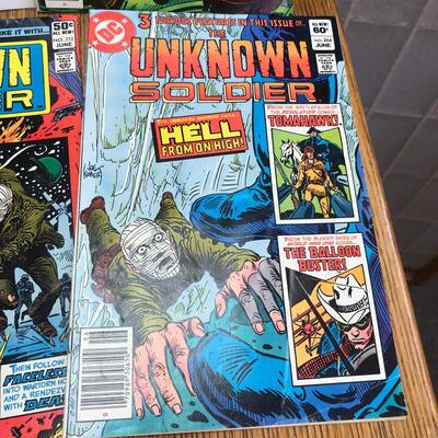 Lot of 5 Comics Unknown Soldier