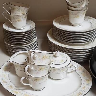Noritake china & skillet