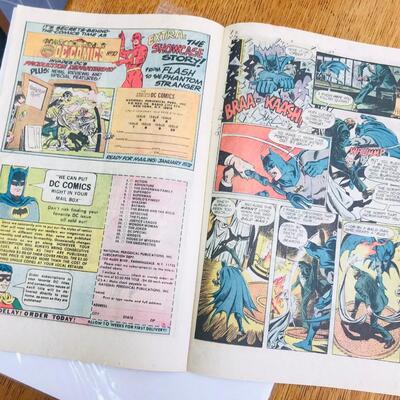 Lot 2 Batman's Detective Comics