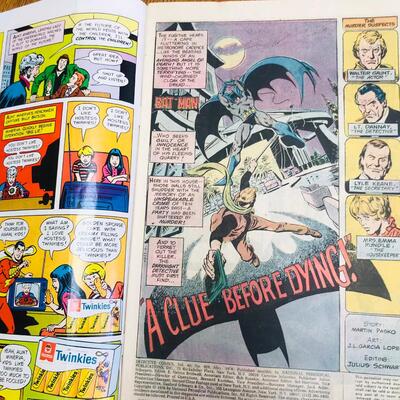 Lot 2 Batman's Detective Comics