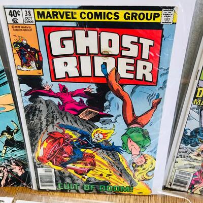 Lot of 6 Comics various