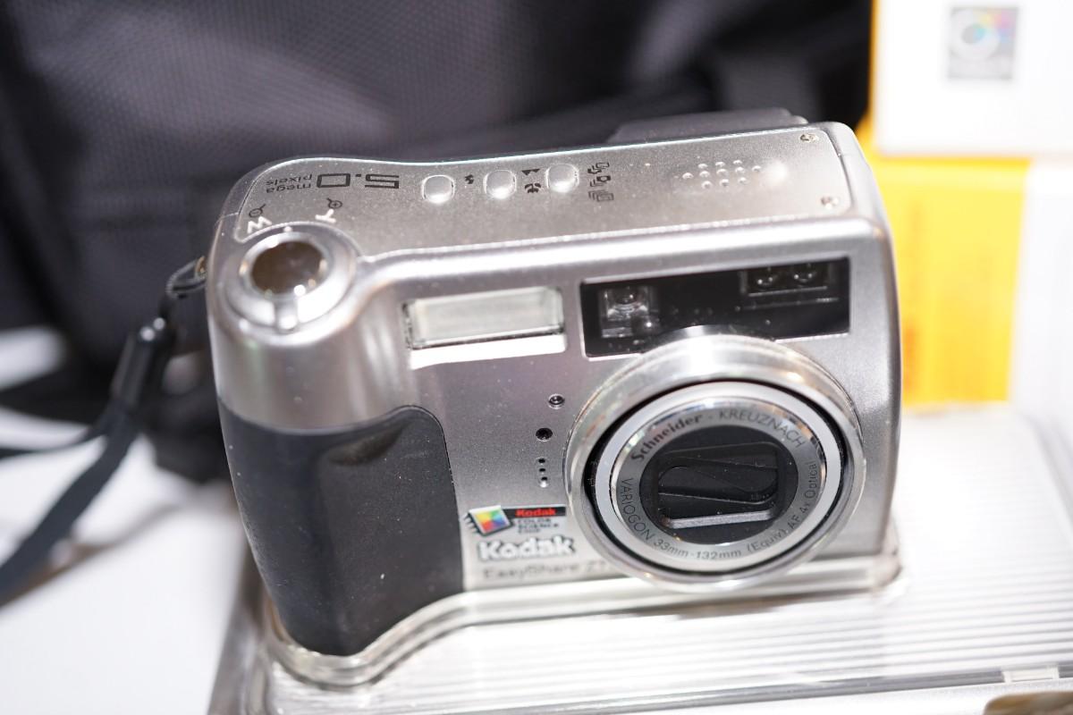 KODAK EASY SHARE Z730 4X ZOOM CAMERA W/BATTERY CHARGER STAND/ CAMERA