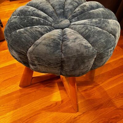 Heywood Wakefield "Sculptura" Tufted Maple Swivel Stool, 1950s