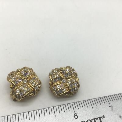 Beautiful Vintage Clip on Earrings