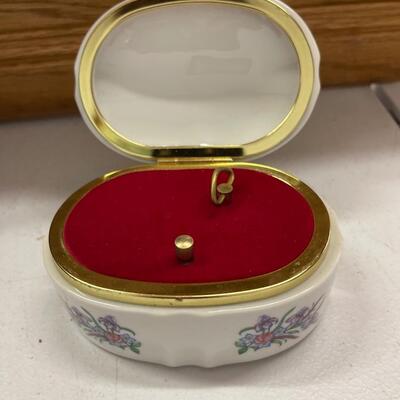 Heritage House Collectible Music Box