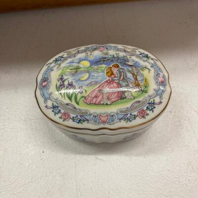 Heritage House Collectible Music Box