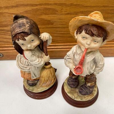Pair Giuseppe Armani Vintage 8 inch  figurines from the Gulliver Travels Series