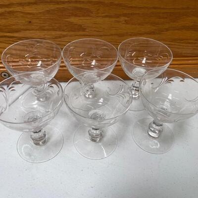 6 Piece Vintage Glassware Set