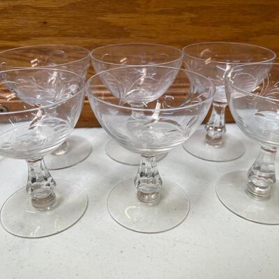 6 Piece Vintage Glassware Set