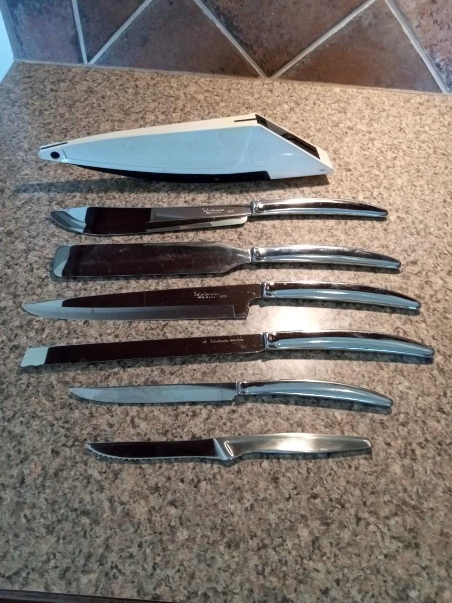 LOT 82 SALADMASTER CUTLERY AND A PAMPERED CHEF KNIFE SHARPENER (HU