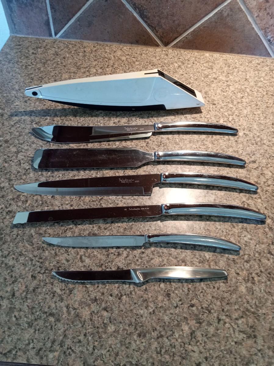 LOT 82 SALADMASTER CUTLERY AND A PAMPERED CHEF KNIFE SHARPENER (HU)