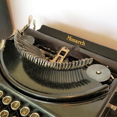Lot #164  Vintage MONARCH Typewriter w/case