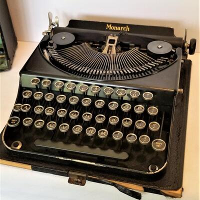 Lot #164  Vintage MONARCH Typewriter w/case