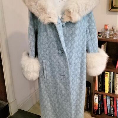 Lot #172  Great Vintage Ladies Coat - Goldrings