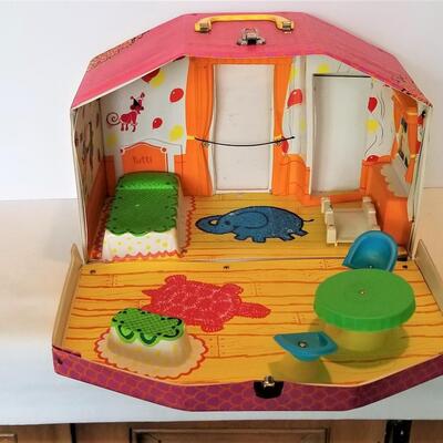 Lot #176  Vintage TUTTI Playhouse/Carry Case