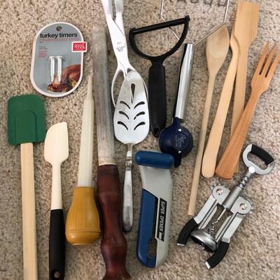 L18- Kitchen utensil lot