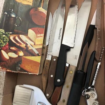 L18- Kitchen utensil lot