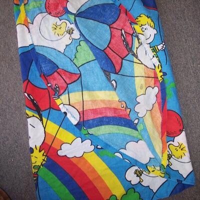 Peanuts Gang Rainbows Material