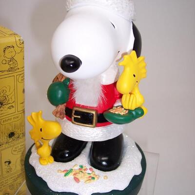 Hallmark THE PEANUTCRACKER Snoopy Santa Nutcracker