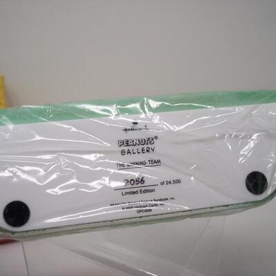 Hallmark Figure THE WINNING TEAM